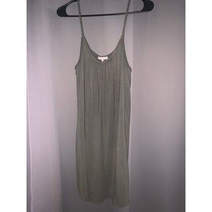 ‼️MUST BUNDLE‼️ARMY GREEN FLOWY DRESS